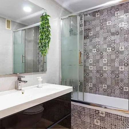 Pink Maritimo Апартаменты Торевьиа